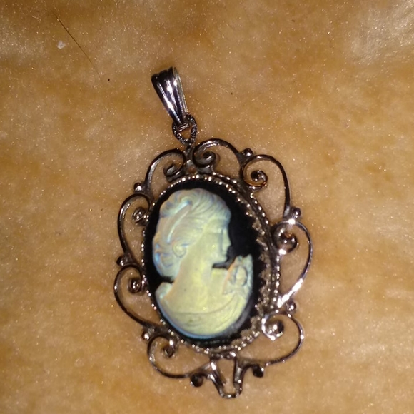 Mother of pearl (NOT SURE)pendant - Picture 8 of 8